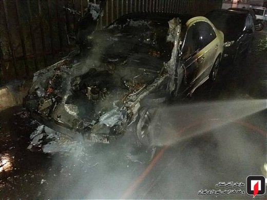 آتش سوزی موتور بنز در میدان بهارستان
