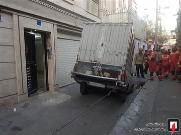 فرو رفتن وانت در آسفالت کوچه امامی
