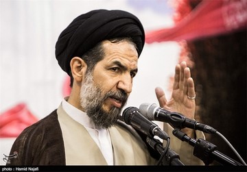  امام جمعه موقت تهران:باید باطل را شناخت و رویاروی او ایستاد
