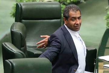 عکس | نماینده جنجالی سراوان در جلسه روز سه‌شنبه مجلس 