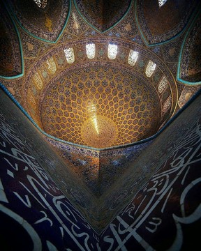 زاویه‌ای خاص از گنبد شیخ‌لطف‌الله