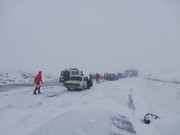 نجات ۴۰۰ مسافر گرفتار شده در برف و کولاک در آذربایجان‌غربی