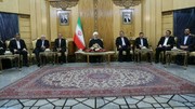 روحانی: آمریکا قادر نیست از هزاران کیلومتر فاصله برای منطقه ما نسخه‌پیچی کند