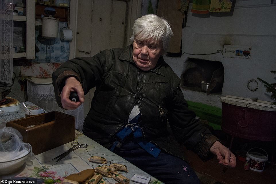 زندگی عجیب زن ۷۰ ساله‌ای که تنها ساکن یک روستای مرزی است