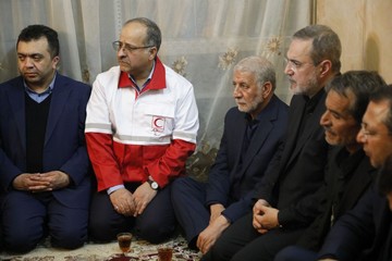 دیدار بطحایی با خانواده‌های داغدار حادثه مدرسه زاهدان