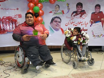 آرزوی محمدامین برآورده شد / قوی‌ترین مرد جهان سفیر مهربانی شد