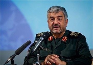 سردار جعفری: طبق اعلام بانک جهانی آمار فقر مطلق قبل انقلاب ۴۶ درصد بود و در سال ۹۳ به زیر ۱۰ درصد رسیده است