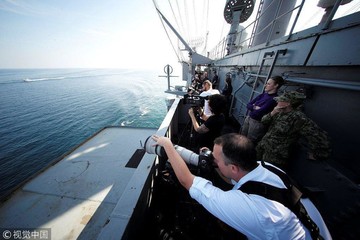 تصویربرداری آمریکایی‌ها از قایق‌های تندرو سپاه/ عکس