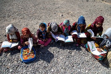 وضعیت نامناسب مدرسه کپری روستای لالی کشته کرمان