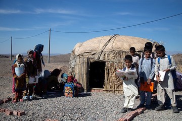 وضعیت نامناسب مدرسه کپری روستای لالی کشته کرمان
