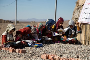 وضعیت نامناسب مدرسه کپری روستای لالی کشته کرمان