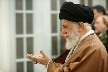 دیدار جمعی از فرماندهان و مسئولان نیروی انتظامی با فرمانده کل قوا