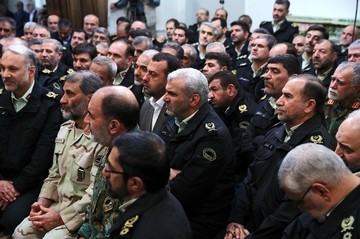دیدار جمعی از فرماندهان و مسئولان نیروی انتظامی با فرمانده کل قوا