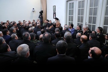 دیدار جمعی از فرماندهان و مسئولان نیروی انتظامی با فرمانده کل قوا