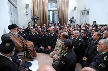 دیدار جمعی از فرماندهان و مسئولان نیروی انتظامی با فرمانده کل قوا