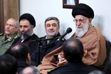 دیدار جمعی از فرماندهان و مسئولان نیروی انتظامی با فرمانده کل قوا