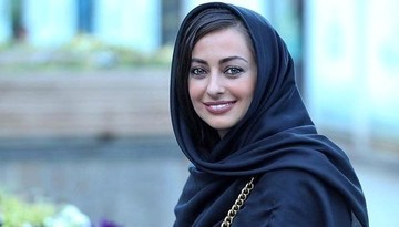 بوسه نفیسه روشن بر گونه مادرش/ عکس 
