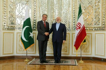 Iran's FM meets his Pakistani counterpart