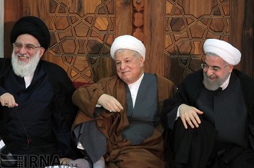  آیت‌الله سید محمود هاشمی شاهرودی، سال 1394 در مراسم سالگرد ارتحال امام خمینی (ره) حضور دارد