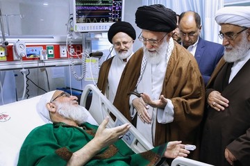  قائد الثورة الإسلامية يعزي بوفاة آية الله هاشمي شاهرودي