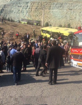 واژگونی اتوبوس در محوطه دانشگاه آزاد علوم تحقیقات تهران
