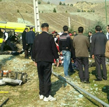 واژگونی اتوبوس در محوطه دانشگاه آزاد علوم تحقیقات تهران