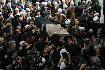  تشييع جثمان آية الله الهاشمي الشاهرودي في طهران