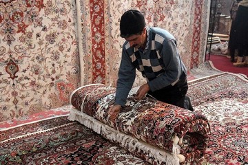 2.5 مليون حائك في صناعة السجاد اليدوي الايراني