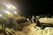 نجات ۱۲ جوان گرفتار برف در تکاب