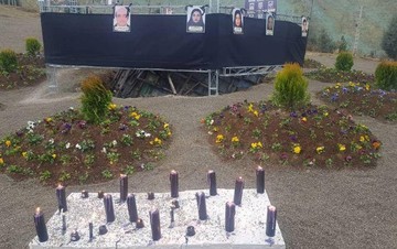 عکس | یادمان دانشجویان جان‌باخته در حادثه سقوط اتوبوس دانشگاه آزاد