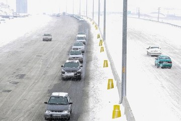 بارش برف در مشگین‌شهر باعث تصادف زنجیره‌ای شد