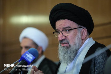 احمد خاتمی: نظام اسلامی در حال حرکت به سوی قله است/ خواب عده‌ای برای انتخابات ۱۴۰۰