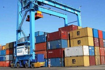 واردات ماهانه یک میلیارد دلار کالای اساسی به کشور 