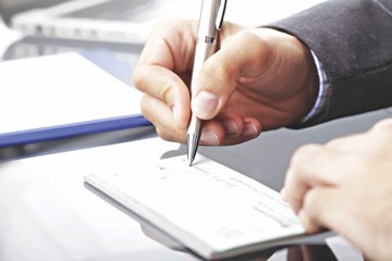 چه تعداد چک در اردیبهشت ماه برگشت خورد؟

