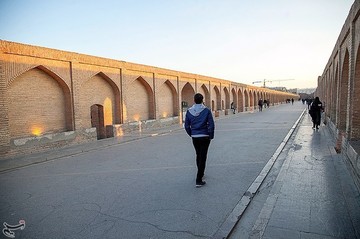 سی و سه پل در خطر نابودی