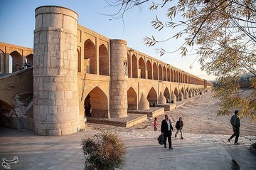 سی و سه پل در خطر نابودی