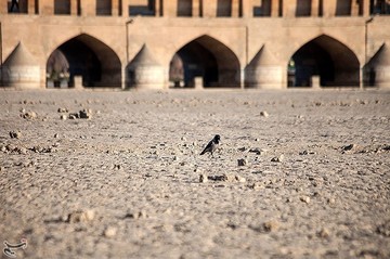 سی و سه پل در خطر نابودی
