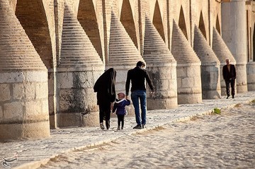 سی و سه پل در خطر نابودی