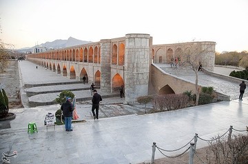 سی و سه پل در خطر نابودی