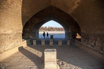 سی و سه پل در خطر نابودی