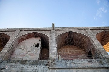 سی و سه پل در خطر نابودی