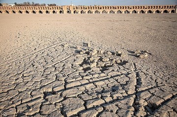 سی و سه پل در خطر نابودی