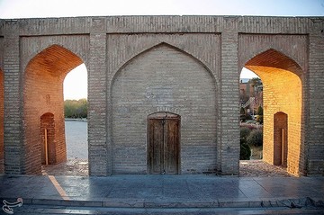 سی و سه پل در خطر نابودی