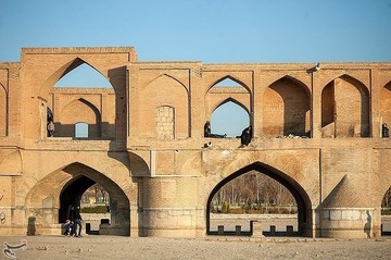 سی و سه پل در خطر نابودی