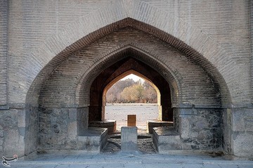 سی و سه پل در خطر نابودی