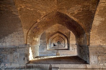سی و سه پل در خطر نابودی
