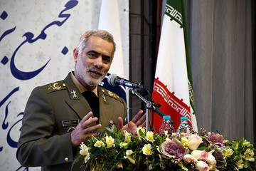 جانشین فرماندهی ارتش: ارتش ماموریت اقتصادی ندارد جانشین فرماندهی ارتش: ارتش ماموریت اقتصادی ندارد