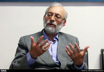 نظر جواد لاریجانی در باره گفت‌وگوی تلفنی روحانی با مکرون