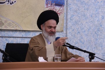 حسینی بوشهری: روحانیت برای افزایش نشاط انقلابی در جامعه تلاش کند