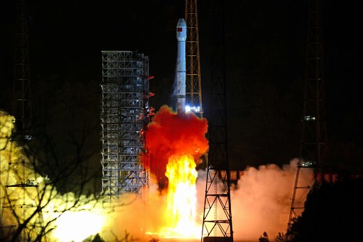 فرود موفقیت‌آمیز کاوشگر فضایی چین در نیمه پنهان ماه/ اولین عکس را ببینید